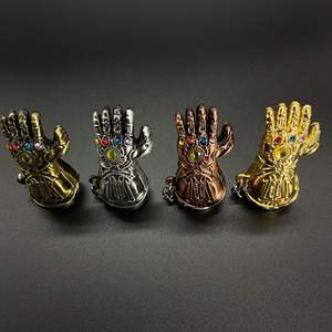 Vente en Gros <span class=keywords><strong>de</strong></span> Gants <span class=keywords><strong>de</strong></span> <span class=keywords><strong>Thanos</strong></span> Porte-clés Décapsuleur en Métal Pendentif Cadeau en Alliage <span class=keywords><strong>de</strong></span> Zinc - Product Image 2