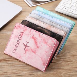 Funda de Pasaporte de Cuero PU para Viaje con Cubierta de Mármol y Logotipo Personalizado - Product Image 3