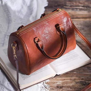 Sac à main Boston en cuir véritable marron café avec fermeture éclair, poignée souple et deux sangles, sac à bandoulière pour femme - Product Image 4