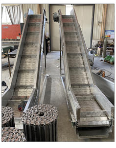 Neue werkseitige Lieferung Edelstahl-Prallplatte Ketten förderer Motorisierte Leistung Vertikaler Schräg <span class=keywords><strong>lift</strong></span> mit einstellbarer Geschwindigkeit - Product Image 1