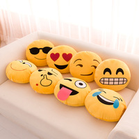 Oreiller doux en peluche pour le visage et le sourire