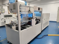 Machine de scellage automatique à tunnel thermique à grande vitesse pour film plastique, idéale pour les boissons, les vêtements et les produits chimiques (certifiée CE)