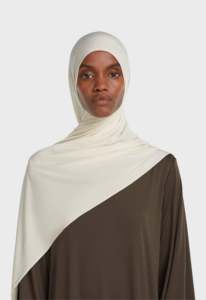 <span class=keywords><strong>Hijab</strong></span> en jersey liquide de haute qualité, doux, en soie glacée, <span class=keywords><strong>style</strong></span> néerlandais populaire - Product Image 6