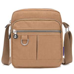 Sac à bandoulière léger en nylon pour femme, imperméable, petit format, style hobo décontracté, grande capacité, vente en gros, pour voyage - Product Image 2