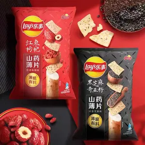 Lays Yam Thin Crisps, Rebanadas de Ñame Crujientes con Sabor a Sésamo Negro, Semillas de Chía y Dátiles Rojos con Nuez, Snack Saludable Hinchado, Venta al por Mayor 70g - Product Image 1