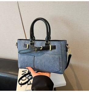 Sac à bandoulière grande capacité au design de niche personnalisé, sac à main élégant haut de gamme - Product Image 1