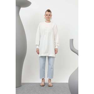 Tunique élégante écru pour femme avec détails en pierres adhésives sur le devant, confortable et stylée pour tous les jours et les occasions spéciales - Product Image 3