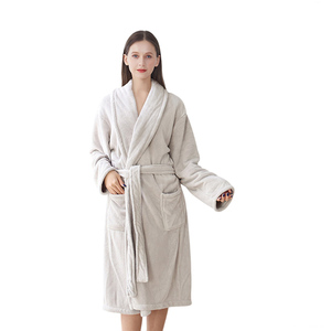 Accappatoio di colore Logo personalizzato da donna da uomo in pile di corallo spugna vestaglia caldo peluche accappatoio oversize con cappuccio lungo - Product Image 5