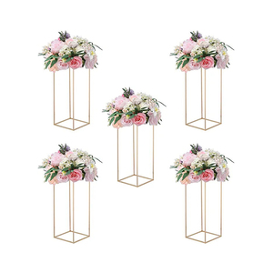 Supporto per Fiori in Metallo Dorato, Colonna Decorativa, Centrotavola Quadrato in Metallo per Feste - Product Image 4