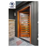 Porte en bois Prima Premium avec un design de panneaux élégant et des solutions personnalisées pour les développements résidentiels de luxe