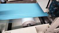 Machine automatique de fabrication de serviettes jetables en papier, de bavoirs et de tampons dentaires