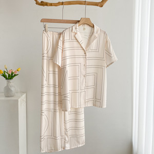 Nuovi pantaloni estivi in <span class=keywords><strong>pigiama</strong></span> da <span class=keywords><strong>donna</strong></span> in seta di ghiaccio a maniche corte <span class=keywords><strong>taglie</strong></span> <span class=keywords><strong>forti</strong></span> indumenti da notte stampati con senso avanzato Set di abbigliamento per la casa da <span class=keywords><strong>donna</strong></span> - Product Image 3
