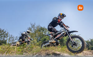 Motocicleta Eléctrica KuKirin X1, Batería de 48V 20.8Ah, 40KM de Autonomía, Amortiguación Hidráulica, Transmisión por Cadena, Neumáticos Todoterreno, Frenos Dobles, para Movilidad Urbana - Product Image 2