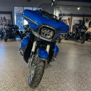 Moto de tourisme Street Glide CVO 1500cc 2026 pour adultes, EFI, ABS, GPS, caractéristiques de luxe premium, fabriquée aux États-Unis, vitesse maximale - Product Image 1