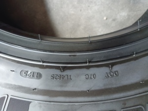 Mejor Precio al por Mayor de Neumáticos Radiales TBR sin Cámara para Camiones y Autobuses, Neumáticos Baratos de Calidad - Product Image 6