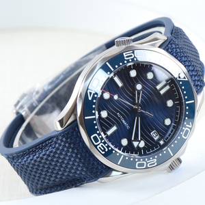 Reloj de Hombre de 40 mm, Movimiento Automático NH35, Estilo Sea Sports Master, Luminoso Verde, Cristal de Zafiro, Correa de Caucho, Esfera Azul - Product Image 4