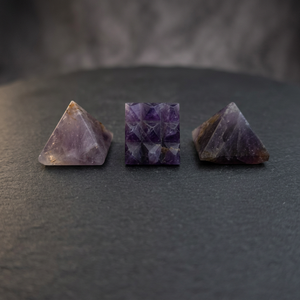 Pirámide de Cristal de Amatista Natural Tallada a Mano, Piedra Curativa con Punta Triangular para Decoración del Hogar, Vastu, Feng Shui, Reiki - Product Image 1