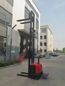 Apilador Eléctrico de Doble Elevación Yancha, Montacargas con Tracción Trasera, Batería de Plomo-Ácido, Neumáticos de Poliuretano, Desplazador Lateral Hidráulico para Comercio Minorista - Product Image 3