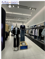 Présentoir de Vêtements Moderne en Métal Écologique avec Tringles Suspendues, Meuble de Présentation Autonome pour Magasin, Table d'Exposition de Vêtements