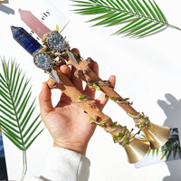 Baguette Magique en Cristal Naturel, Décoration d'Autel de Sorcière, Pointe de Cristal de Guérison, Baguette Rituelle avec Clochette en Laiton