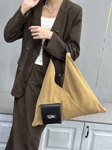 Túi đeo vai nữ kiểu Hobo da mềm cổ điển, túi đựng mỹ phẩm, túi tote rộng rãi, kiểu dáng thời trang. - Product Image 6