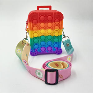 2025 mignon dessin animé <span class=keywords><strong>en</strong></span> forme de mini porte-monnaie pour enfants ananas et fraise pochettes à fermeture éclair pour enfants d'âge préscolaire - Product Image 4