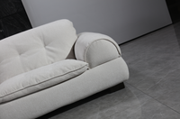 Canapé-lit Chesterfield moderne deux places en tissu, sans dossier, avec mousse réglable et accoudoirs carrés pour se détendre dans le salon