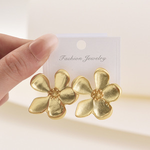 Pendientes de flores exagerados Vintage 18K chapado en oro Metal flor pendientes accesorios de moda Niña Mujer - Product Image 4