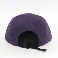 Casquette de camping unisexe en polaire à 5 panneaux avec logo en cuir personnalisé et embossé, visière plate, pour l'hiver et l'extérieur – Vente directe usine