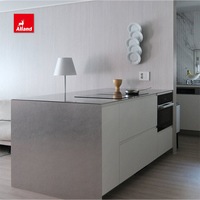 Cuisine Moderne Contemporaine Minimaliste Alland, Armoires en Noyer Laqué Blanc Mat, Panneaux Plats, Personnalisées pour Espaces Ouverts