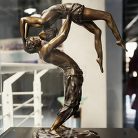 Sculpture en bronze coulé de style classique réaliste sur mesure pour galerie d'art 	 Statuette de couple dansant