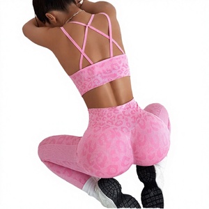 Ensemble de yoga sans couture respirant de haute qualité pour femme, motif léopard, avec soutien-gorge de sport à bretelles croisées et legging taille haute froncé aux fesses, 2 pièces pour la gym et le fitness - Product Image 4