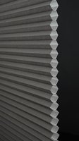 Stores alvéolaires Persilux modernes et écologiques en polyester intégré, filtrant la lumière et offrant une protection UV