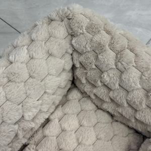 เตียงสุนัขผ้าฟลีซลายเกล็ดหิมะสีพื้นทรงสี่เหลี่ยมผืนผ้า นุ่มสบาย สีเบจ - Product Image 4