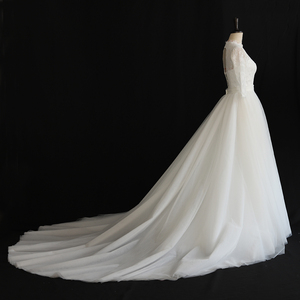 QUEENS GOWN Sottogonna Nuziale di Lusso in Tulle Morbido con Strascico Staccabile, Floreale Avorio, per Matrimonio - Product Image 5