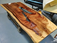 Table rectangulaire en bois massif de haute qualité avec résine époxy effet rivière