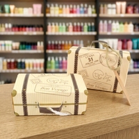 Vente en gros de boîtes à bonbons en carton personnalisées de style mini-valise, pour les fêtes de Noël, les anniversaires et les enfants