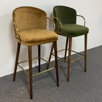 Tabouret de bar confortable en velours avec pieds en bois de frêne massif, chaise de bar réglable en hauteur avec accoudoirs dorés pour la maison, la cuisine, le café, la terrasse, le bar