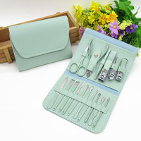 Ensemble de manucure et pédicure portable 16 pièces, kit de soin des ongles, outils en acier inoxydable avec étui de voyage pour la maison et les voyages