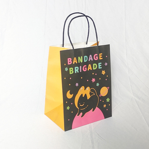 Sacs en papier artisanal avec poignée et logo imprimé personnalisé Sac de luxe kraft brun à fond solide pour oreiller et parapluie - Product Image 4