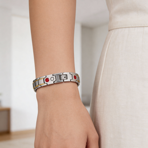 กำไลข้อมือผู้หญิงแบบคลาสสิกสองสี <span class=keywords><strong>ท</strong></span>ำจากโลหะผสมสังกะสีชุบทอง ประดับด้วยอัญมณีสีแดง พร้อมตัวล็อคแบบปรับได้ ให้ประโยชน์ต่อสุขภาพ - Product Image 4