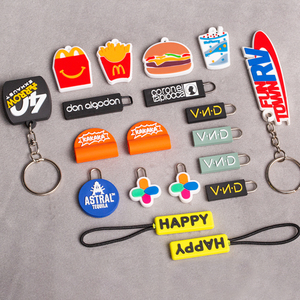 Tùy chỉnh cao su Logo cho quần áo Silicone <span class=keywords><strong>tag</strong></span> 3D nổi Silicone cao su Móc Chìa Khóa quần áo cổ áo túi PVC móc áo thẻ - Product Image 1