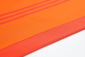 เสื้อฟุตบอลคลาสสิกคุณภาพดีแบบขายส่ง เสื้อฟุตบอลวินเทจ OEM เสื้อฟุตบอลแบบซับลิเมชั่นสั่งทำพิเศษ ชุดยูนิฟอร์มทีมฟุตบอล - Product Image 3
