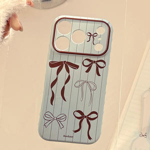 Coque pour iPhone 17 Pro Max, bleu laiteux et marron vintage, coque de téléphone souple antichoc intégrale avec nœud papillon - Product Image 2