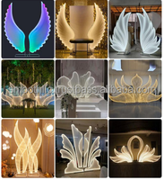 Ensemble de fleurs en métal doré éclairé par LED, grand et décoratif, pour l'allée d'entrée des événements de mariage