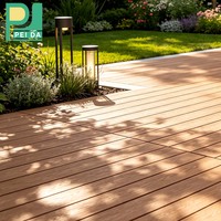 Planches de terrasse en WPC pour jardin, patio et balcon - Matériau composite durable, résistant aux intempéries et nécessitant peu d'entretien
