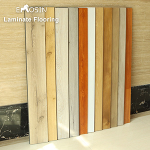 Plancher <span class=keywords><strong>stratifié</strong></span> en bois à chevrons de qualité supérieure AC3 AC4 AC5 en MDF HDF 8 mm 12 mm fabriqué en Chine <span class=keywords><strong>pour</strong></span> le salon - Product Image 1