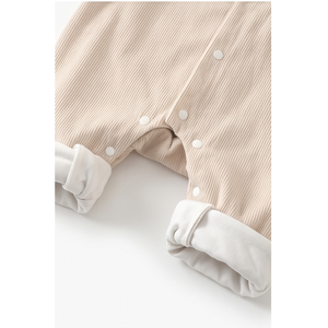 Lindo pelele de pana con aplique de oso, tirantes, cuello vuelto y manga corta para bebé, sin etiqueta, para primavera - Product Image 5