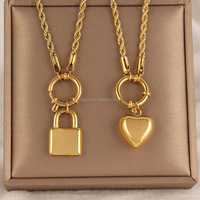 Collier pendentif cœur massif avec fermoir marin et chaîne torsadée, logo gravé, bijou cœur