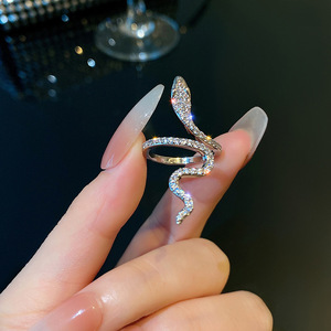 Anello a Forma di Serpente per Donne, Gioiello Aperto Regolabile alla Moda, Chic e Minimalista per Uso Quotidiano - Product Image 1